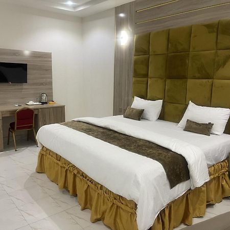 Murphy'S Mansion Resort Umuahia Екстериор снимка