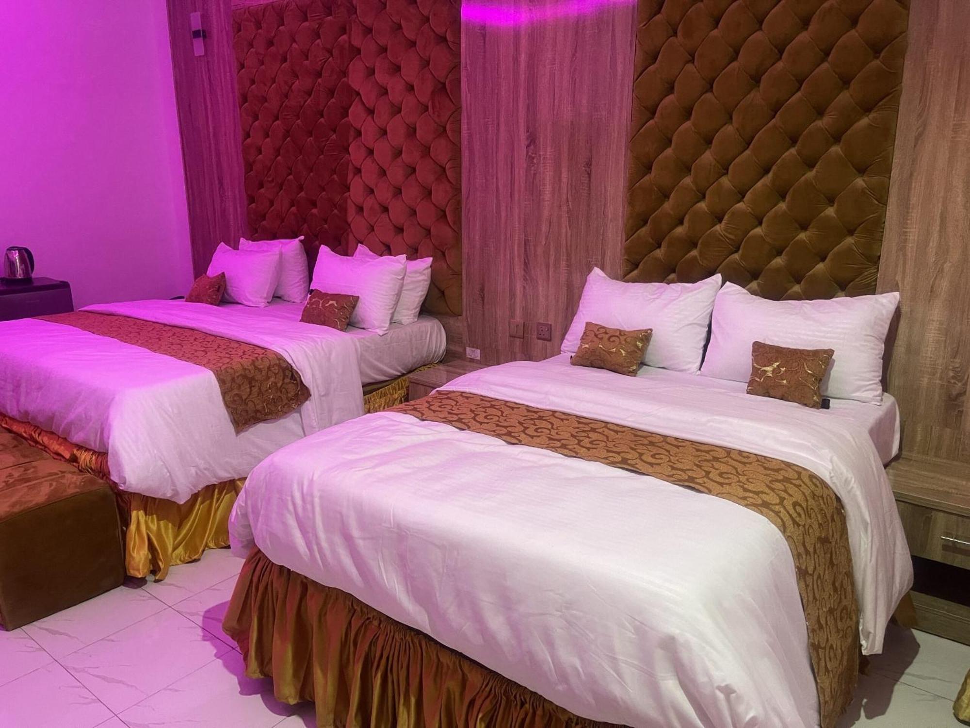 Murphy'S Mansion Resort Umuahia Екстериор снимка